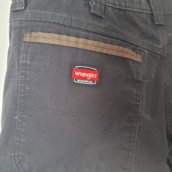 Wrangler Workwear Black Cargo Pants With Utility Pockets Rugged Design & Relaxed - Picture 6 of 13